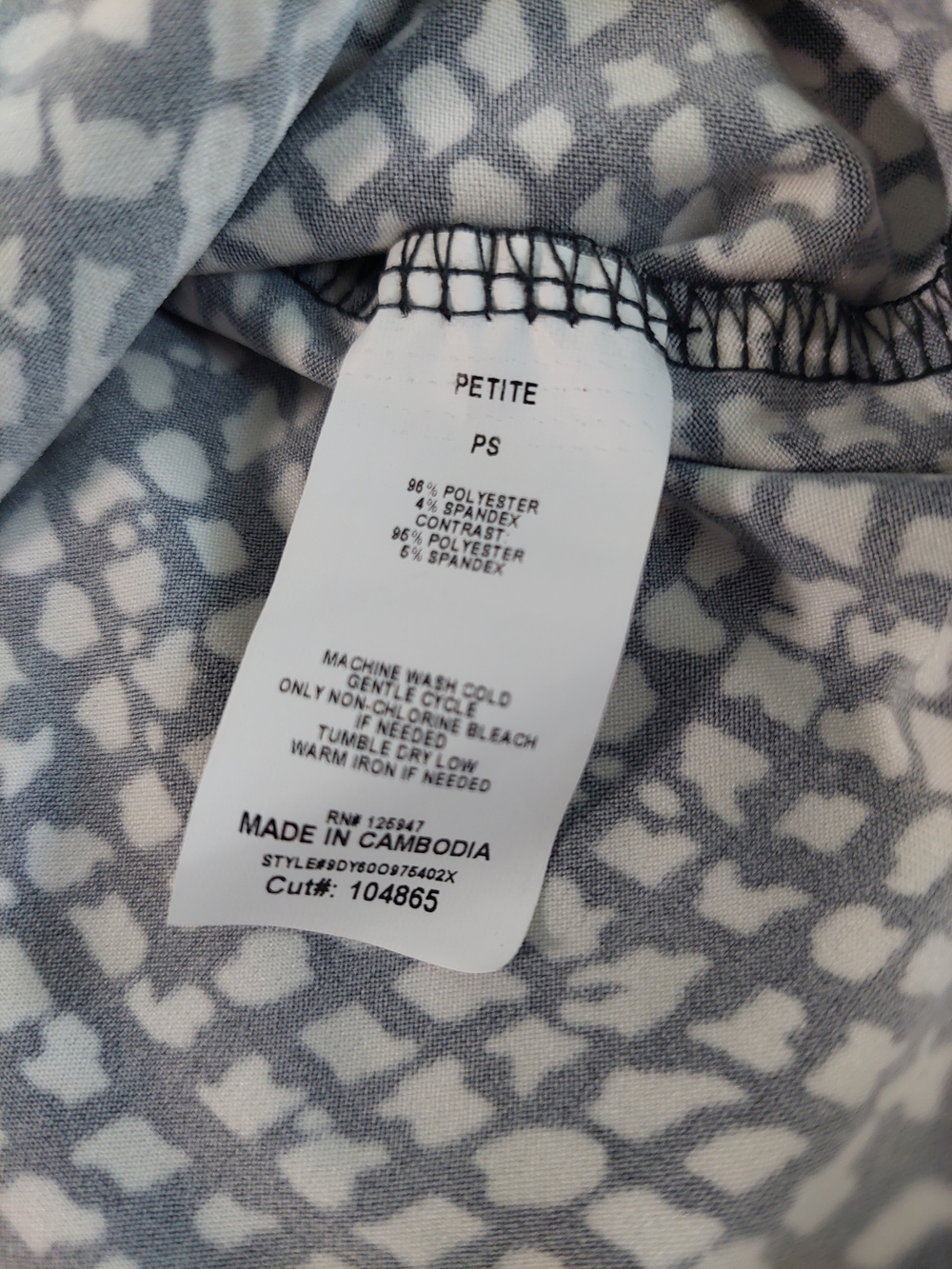 NWT Ava & Grace Petite Black White Geometric Print Sleeveless Henley Blouse SP - Picture 5 of 7